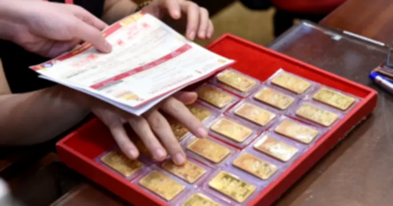 Giá vàng tăng mạnh nhưng người mua vẫn lỗ do chênh lệch giá cao