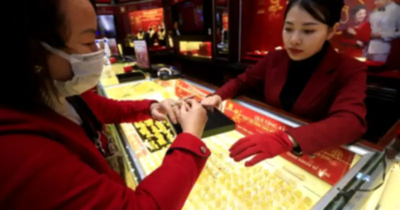 Giá vàng tăng nhẹ nhưng người mua vẫn lỗ nặng, chênh lệch mua bán duy trì cao