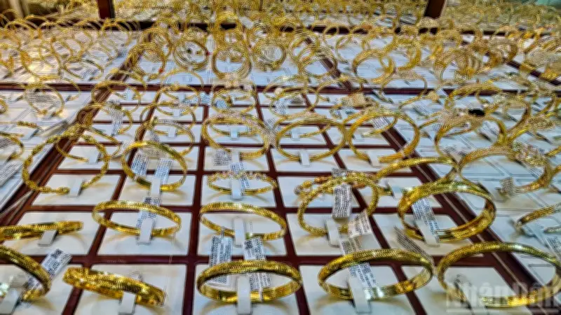 Giá vàng trong nước giữ nguyên 183 triệu đồng/lượng, chênh lệch thế giới cao