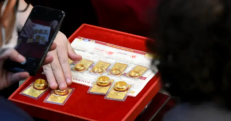 Giá vàng trong nước giảm mạnh 1,4 triệu đồng/lượng, vàng thế giới lao dốc