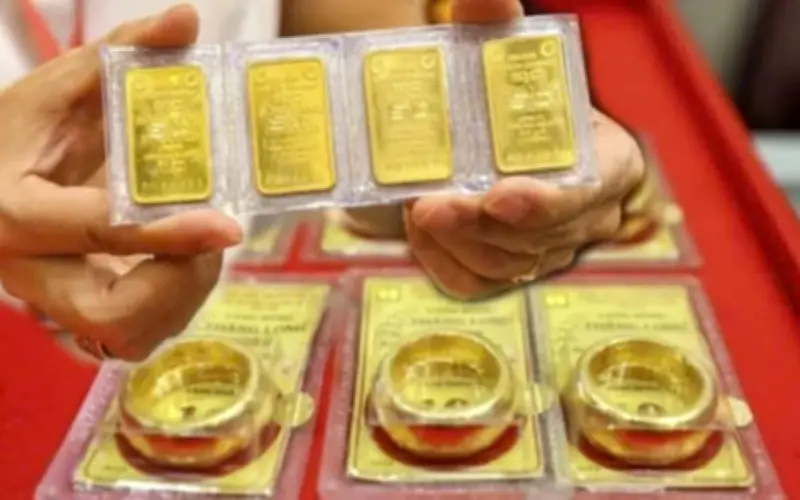 Giá vàng trong nước giảm mạnh 900 nghìn đồng mỗi lượng, thị trường hạ nhiệt