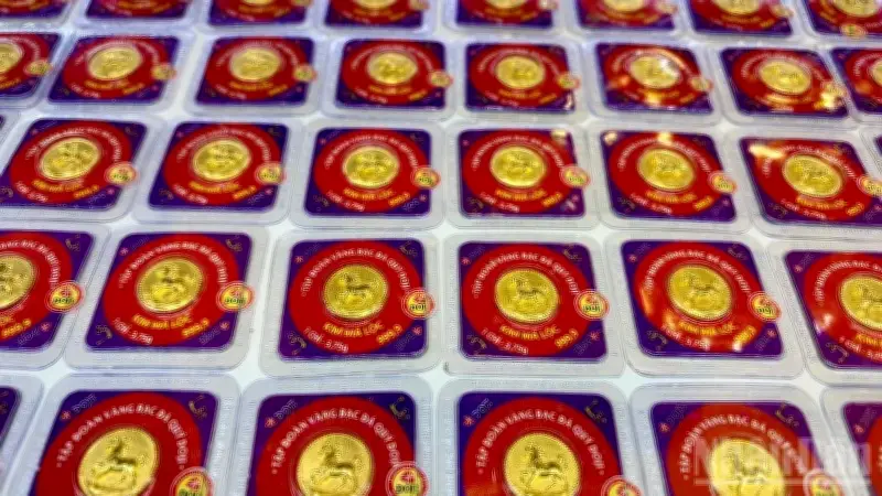 Giá Vàng Trong Nước Giảm Mạnh, SJC Mất 6,7 Triệu Đồng/Lượng Trong Sáng Nay