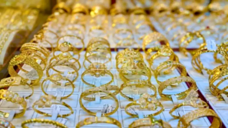 Giá vàng trong nước giảm nhẹ, chênh lệch với thế giới lên mức kỷ lục 27 triệu đồng/lượng