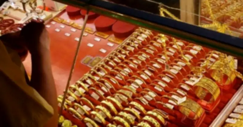 Giá Vàng Trong Nước Tiếp Tục Giảm Mạnh, Thế Giới Dao Động Mạnh
