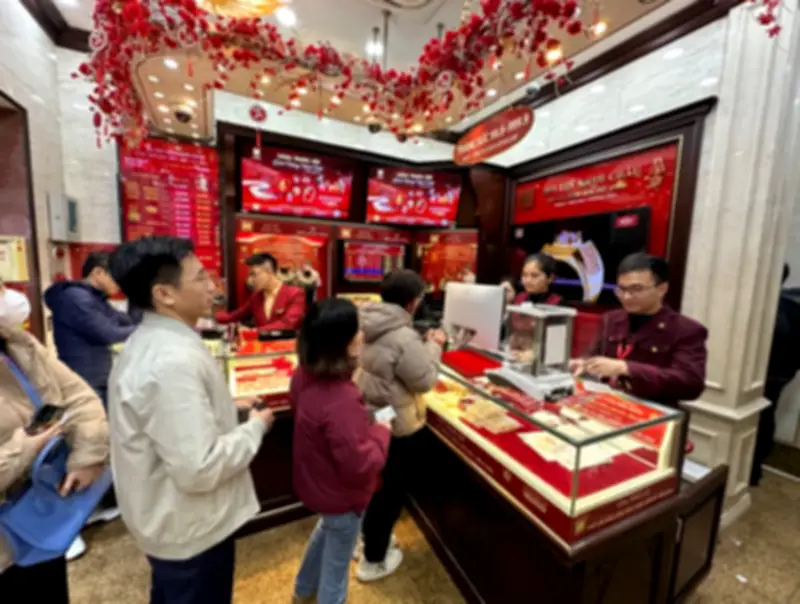 Giá vàng trong nước tăng mạnh, chênh lệch với thế giới lên tới 3,2 triệu đồng