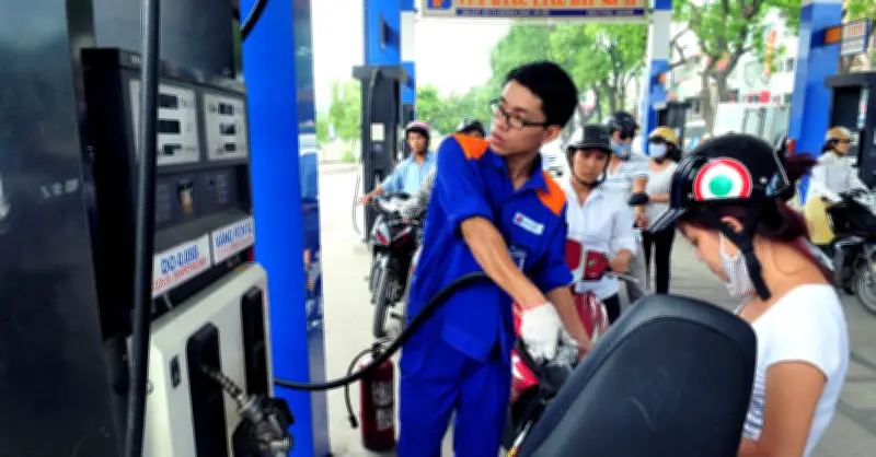 Giá xăng dầu quay đầu tăng mạnh, có loại vượt 2.000 đồng/lít