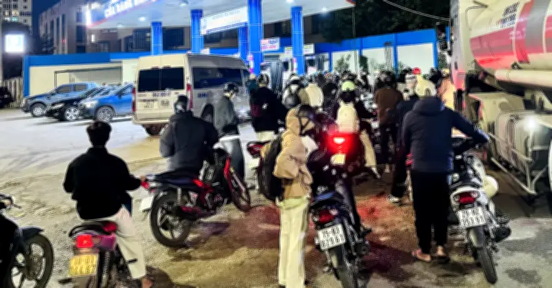 Giá xăng dầu đắt đỏ, Bộ Công Thương muốn doanh nghiệp cho lao động làm việc online