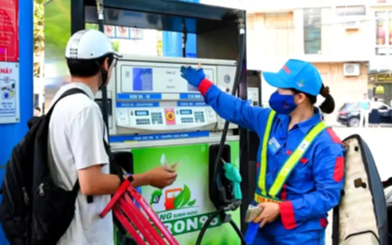 Giá xăng dầu thế giới biến động, Việt Nam duy trì ổn định thị trường ra sao?