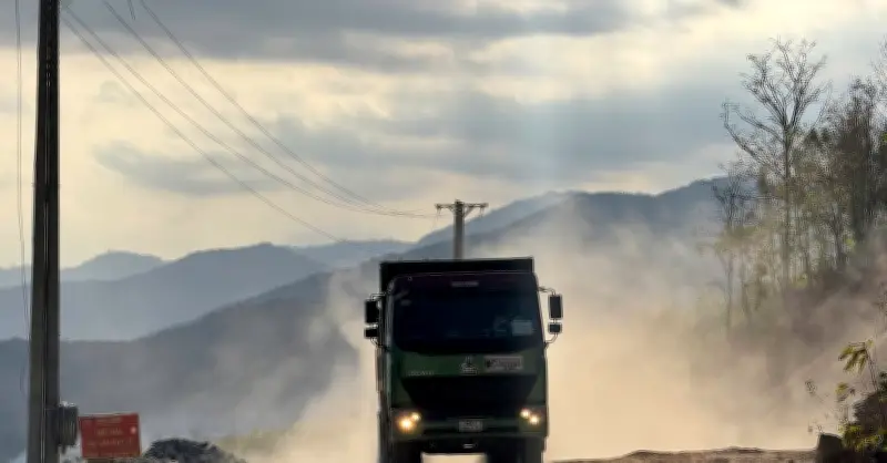 Giá xăng dầu tăng kỷ lục, cần gói hỗ trợ khẩn cấp để tránh cú sốc lớn