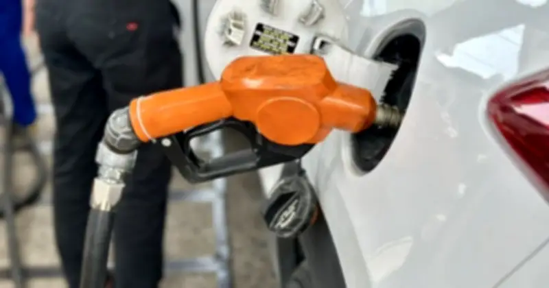 Giá Xăng Dầu Tăng Mạnh, Lo Ngại Nguồn Cung Bị Gián Đoạn Từ Xung Đột Iran