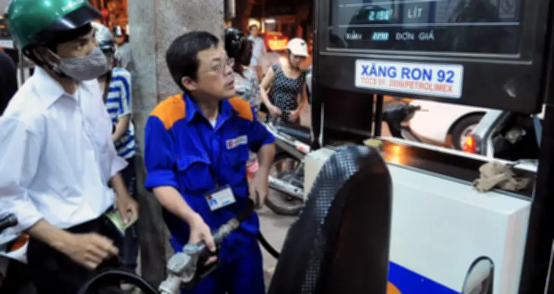 Giá xăng dầu tăng mạnh, quỹ bình ổn còn gần 6.000 tỷ: Vì sao chưa chi?