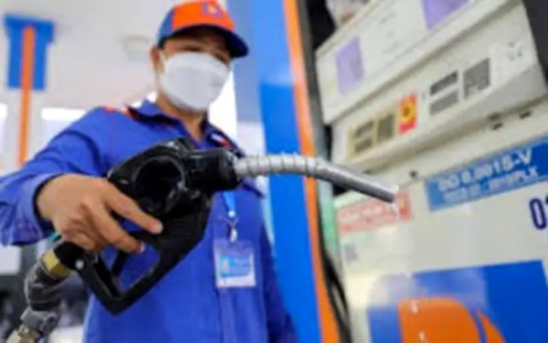 Giá xăng dầu tăng mạnh từ tối 19/3, liên Bộ chi Quỹ bình ổn giá thấp hơn