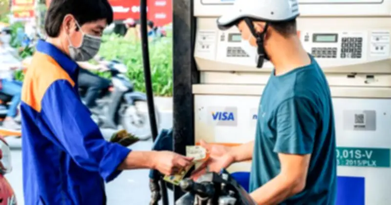 Giá Xăng Dầu Trong Nước Giữ Nguyên, Thế Giới Biến Động Mạnh Do Xung Đột