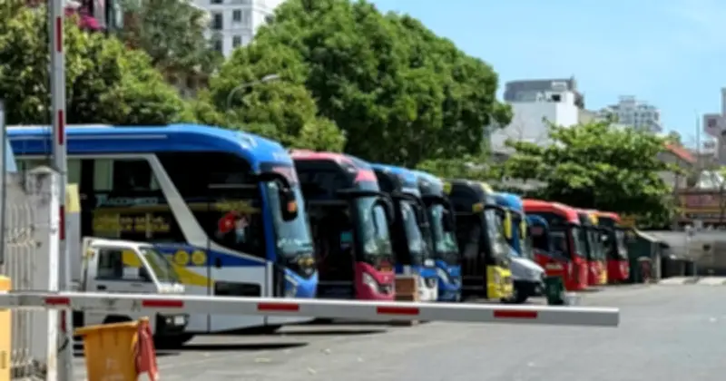 Giá xăng tăng cao, các hãng xe khách Vũng Tàu - Sài Gòn vẫn chưa tăng giá vé