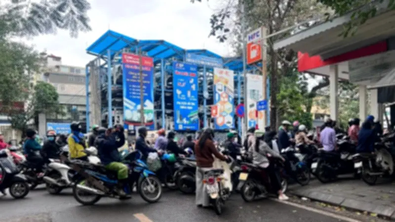 Giá Xăng Tăng Cao Khiến Người Trẻ Đô Thị Thay Đổi Thói Quen Di Chuyển Và Chi Tiêu