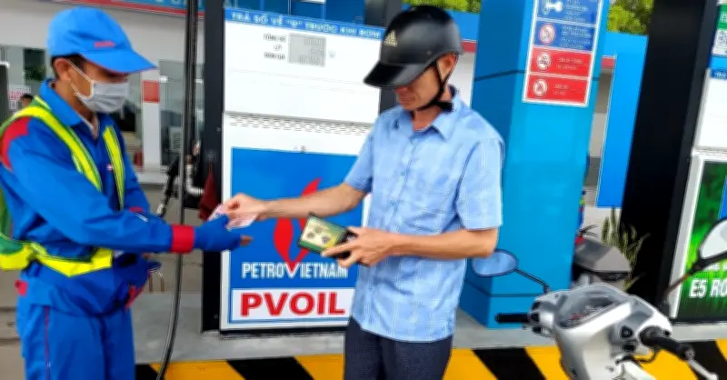 Giá xăng tăng hơn 7.000 đồng/lít, lo ngại hàng hóa vọt theo