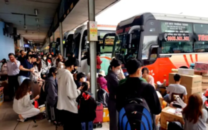 Giá xăng tăng, nhiều nhà xe miền Trung - Tây Nguyên đồng loạt tăng giá vé