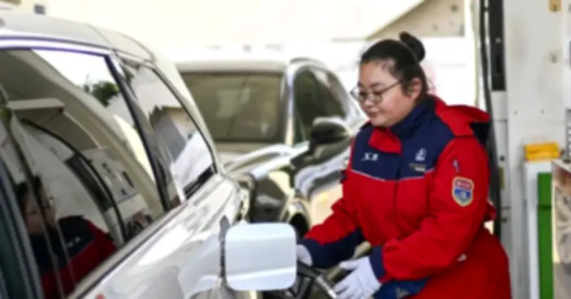 Giá Xăng Tăng Vọt Thúc Đẩy Người Dùng Chuyển Sang Xe Điện Trung Quốc