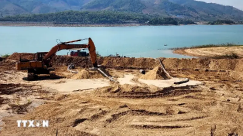 Gia Lai: Phát Hiện Dấu Hiệu Khai Thác Cát Trái Phép Trên Lòng Hồ Thủy Điện Ia Ly