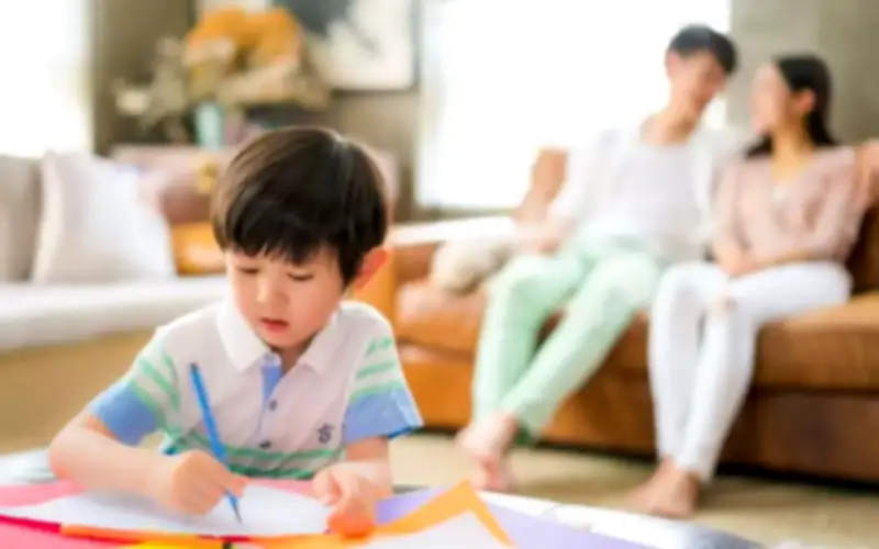 Gia đình một con trai: 3 điều cha mẹ cần làm ngay để tránh hối hận