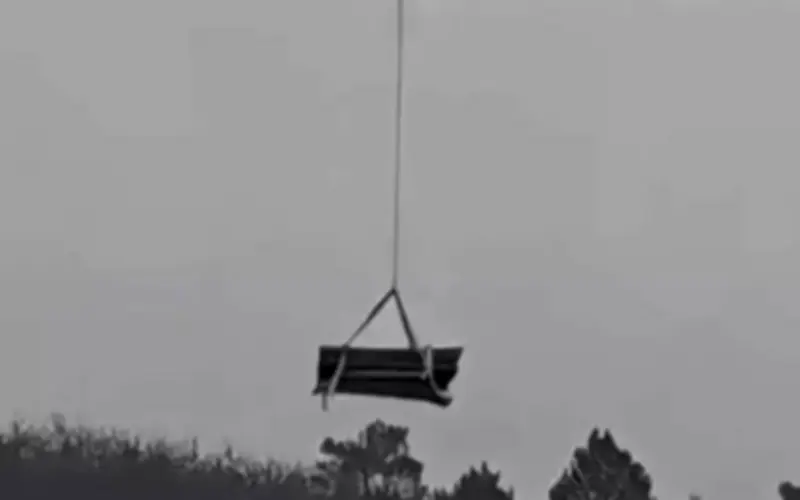 Gia đình Trung Quốc sử dụng máy bay không người lái vận chuyển quan tài lên núi