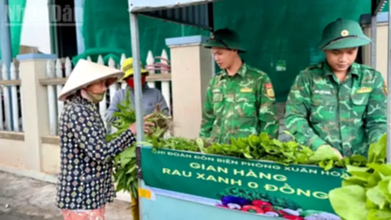 Gian hàng rau xanh 0 đồng của bộ đội biên phòng Đắk Lắk: Sẻ chia nghĩa tình nơi miền biển