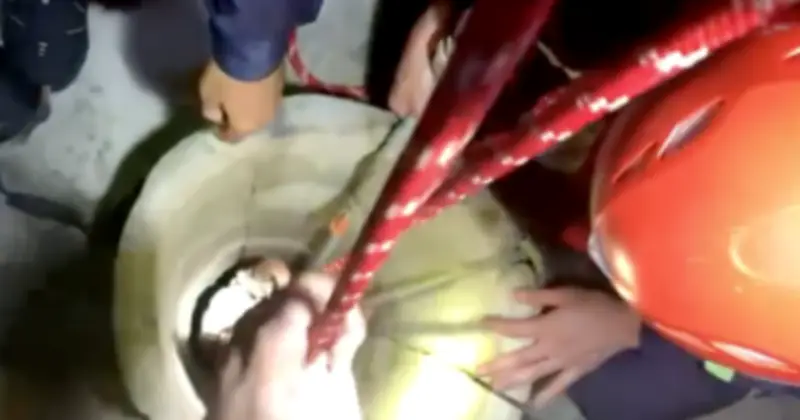 Giải cứu thành công thiếu nữ 22 tuổi rơi xuống giếng sâu tại Gia Lai lúc rạng sáng