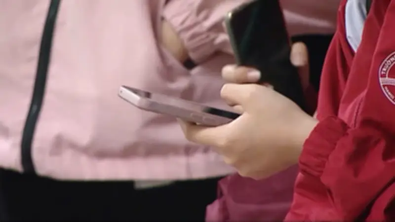 Giới trẻ Việt Nam chuyển hướng đọc tin bầu cử qua mạng xã hội và thách thức tin giả