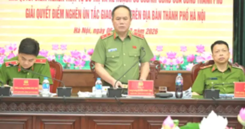 Giám đốc Công an Hà Nội gay gắt phê bình tình trạng 'khoán trắng' trật tự đô thị
