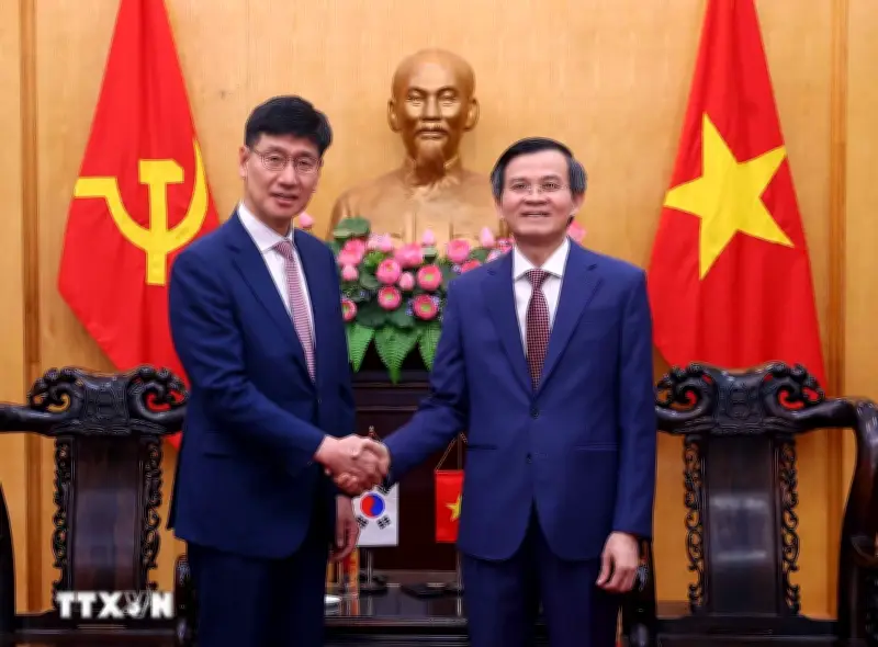 Giám đốc Học viện Chính trị Quốc gia Hồ Chí Minh tiếp lãnh đạo Samsung Việt Nam