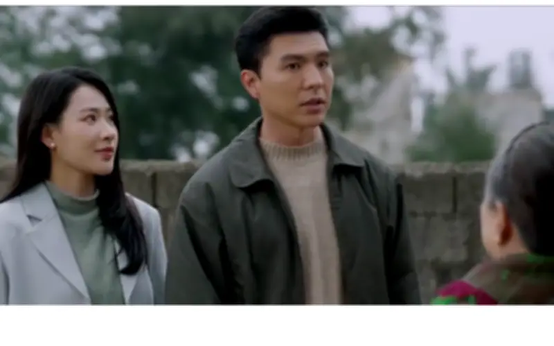 Giây phút xúc động chia tay Minh Kiên trở về đơn vị sau thời gian dài