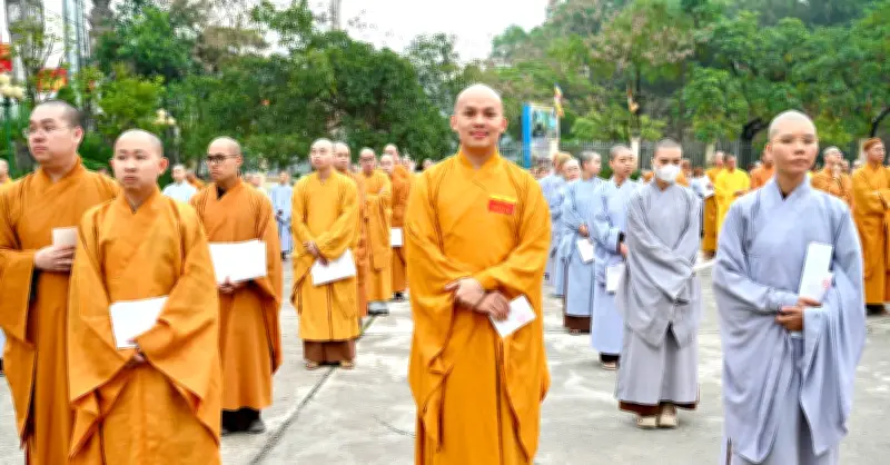 Gần 500 chư Tôn đức Tăng Ni Học viện Phật giáo Việt Nam tại Hà Nội đi bầu cử