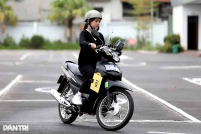 Gần 73.000 người dự thi sát hạch giấy phép lái xe trong một tháng tại Hà Nội