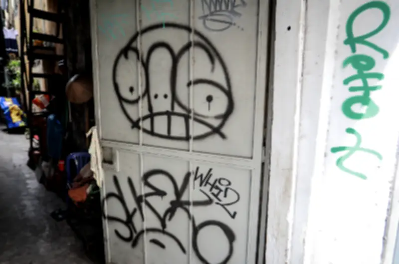 Graffiti bôi bẩn thành phố: Nghệ thuật hay phá hoại?