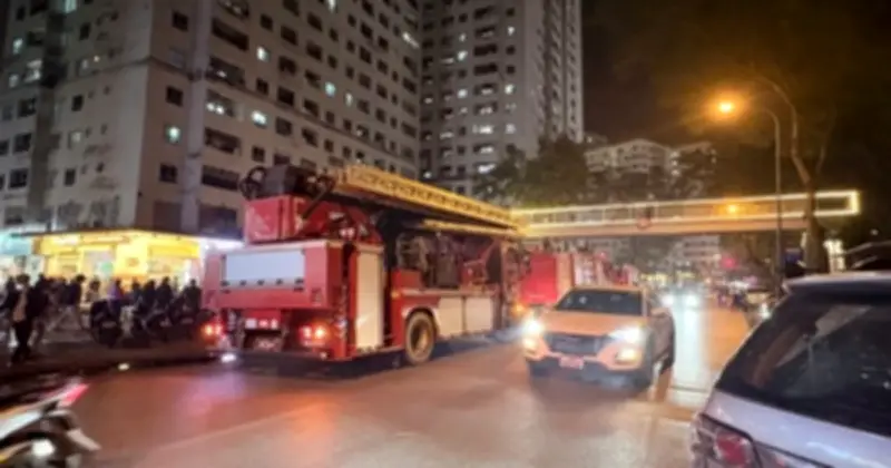 Hà Nội: Cháy căn hộ chung cư Linh Đàm, một người bị ngạt khói nhẹ