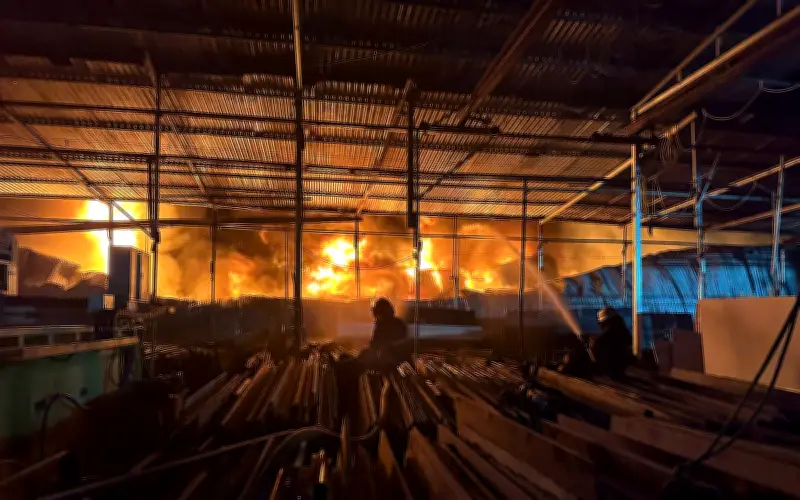 Hà Nội: Cháy lớn cụm kho xưởng 6.000m² tại Thanh Liệt, một người tử vong