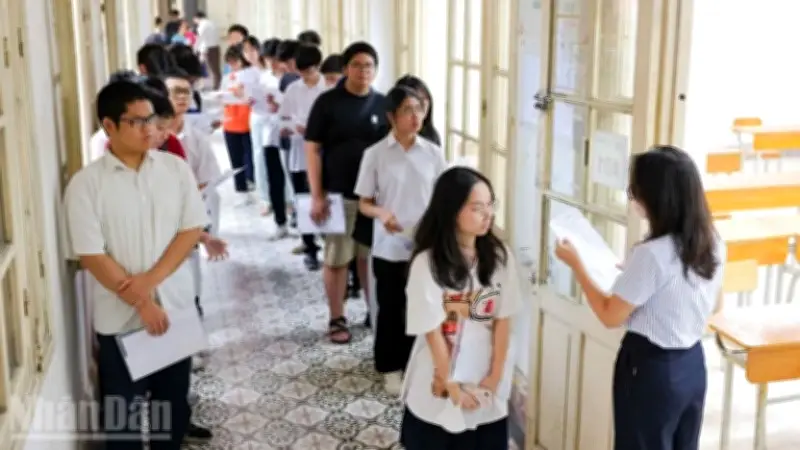 Hà Nội công bố lịch thi vào lớp 10 năm 2026-2027, mở rộng ngoại ngữ chuyên