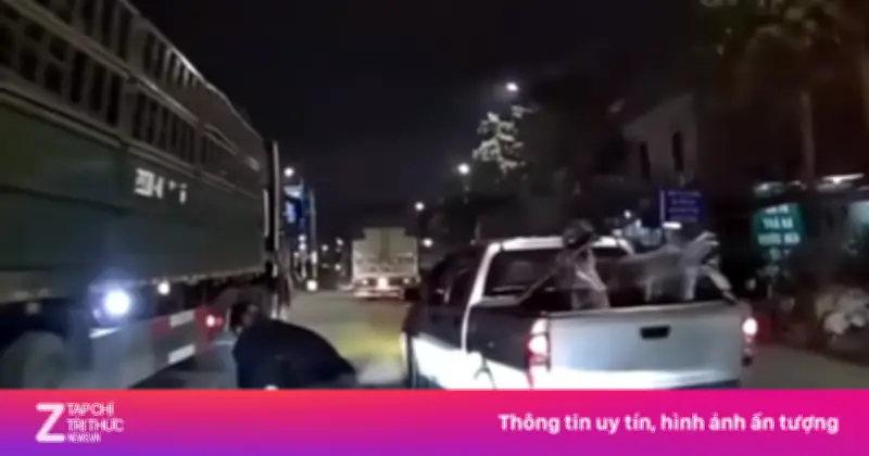 Hà Nội: Cảnh sát làm việc với tài xế xe bán tải chèn ngã 3 người đi xe máy