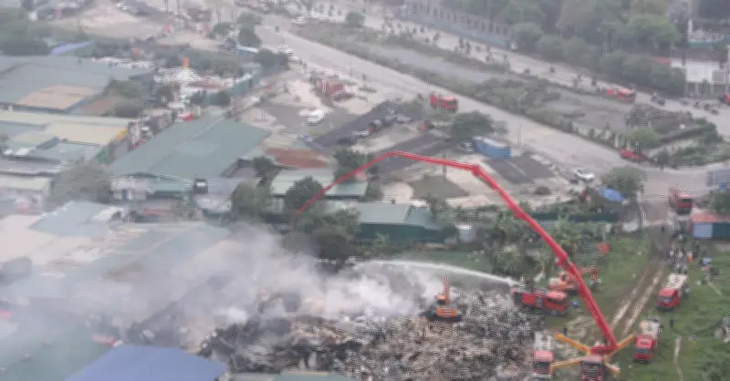 Hà Nội: Hỏa hoạn kinh hoàng tại kho xưởng, một người tử vong trong đám cháy