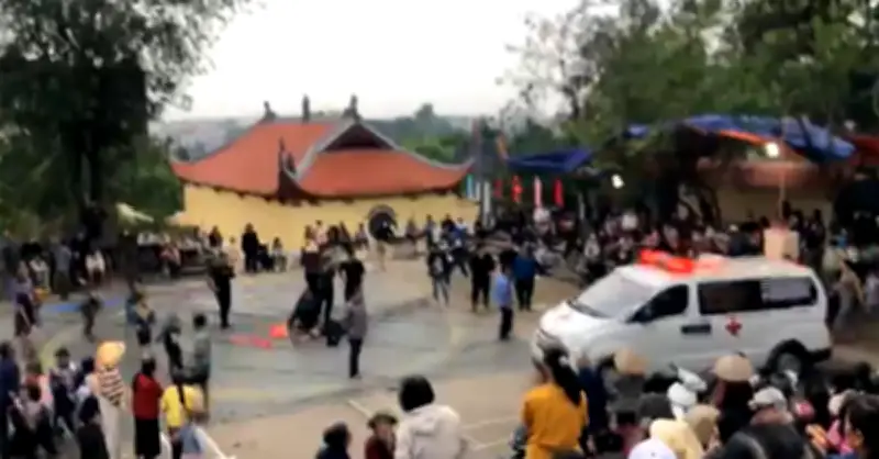 Hà Nội: Hàng Loạt Vật Thể Lạ Gây Thương Tích Tại Lễ Hội Vật Truyền Thống