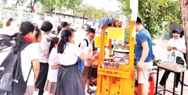 Hà Nội đối mặt thách thức quản lý vỉa hè: Giữa trật tự đô thị và 'kinh tế vỉa hè'