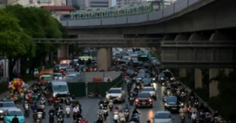 Hà Nội: 'Lô cốt' chống ngập trên đường Nguyễn Trãi khiến ùn tắc giờ cao điểm thêm trầm trọng