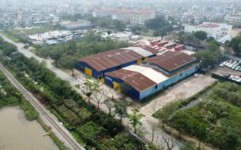 Hà Nội lo ngại nguy cơ cháy nổ tại cụm sân Pickleball và bãi đỗ xe cạnh đường cấm