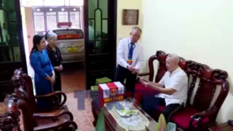 Hà Nội mang hòm phiếu phụ đến tận nhà, bảo đảm quyền bầu cử cho cử tri đặc biệt