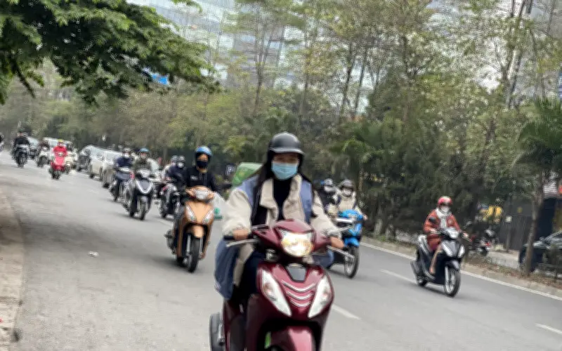 Hà Nội đón đợt không khí lạnh mới, nhiệt độ giảm sâu kèm mưa rét