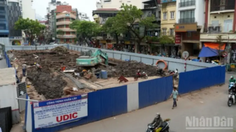 Hà Nội Phân Luồng Giao Thông Giảm Ùn Tắc Tại Khu Vực Chợ Hàng Da