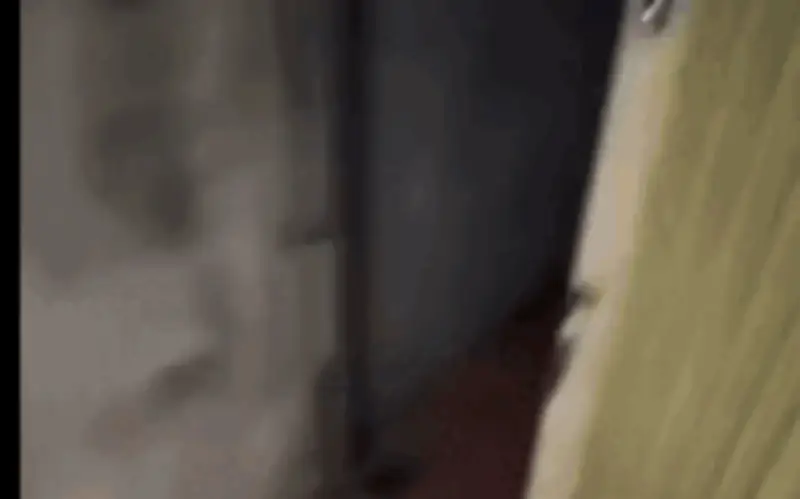 Hà Nội: Phẫn nộ cảnh người phụ nữ bế con nhỏ bị hàng xóm hành hung trên phố Lò Đúc