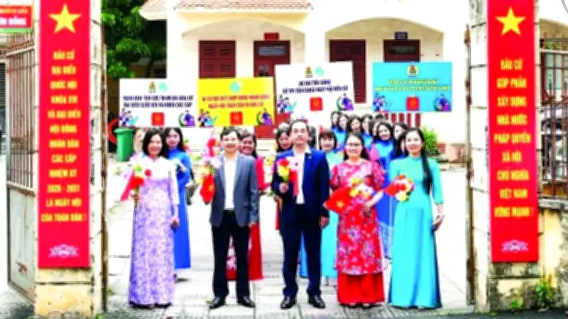 Hà Nội rực rỡ sắc cờ, sẵn sàng cho ngày hội bầu cử toàn dân