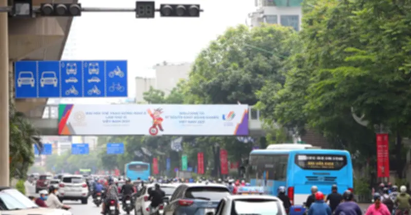 Hà Nội rào chắn 1,2km đường Nguyễn Trãi để thi công cống thoát nước, phân luồng giao thông