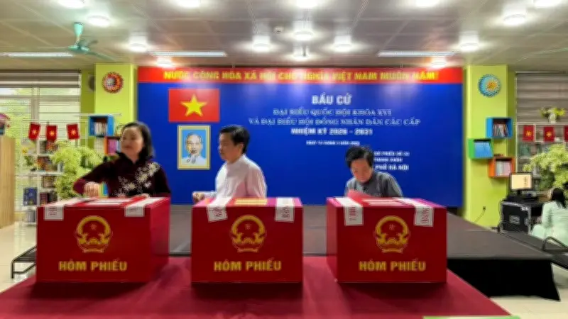 Hà Nội Sôi Nổi Ngày Bầu Cử: Cử Tri Khương Đình, Thanh Xuân Thực Hiện Quyền Công Dân